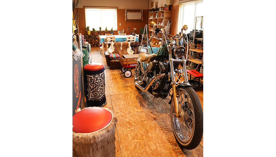 管理棟にはシャワー、ランドリーも完備。バイクのメンテナンスも設備が整っているから、バイク好きにはたまりません！